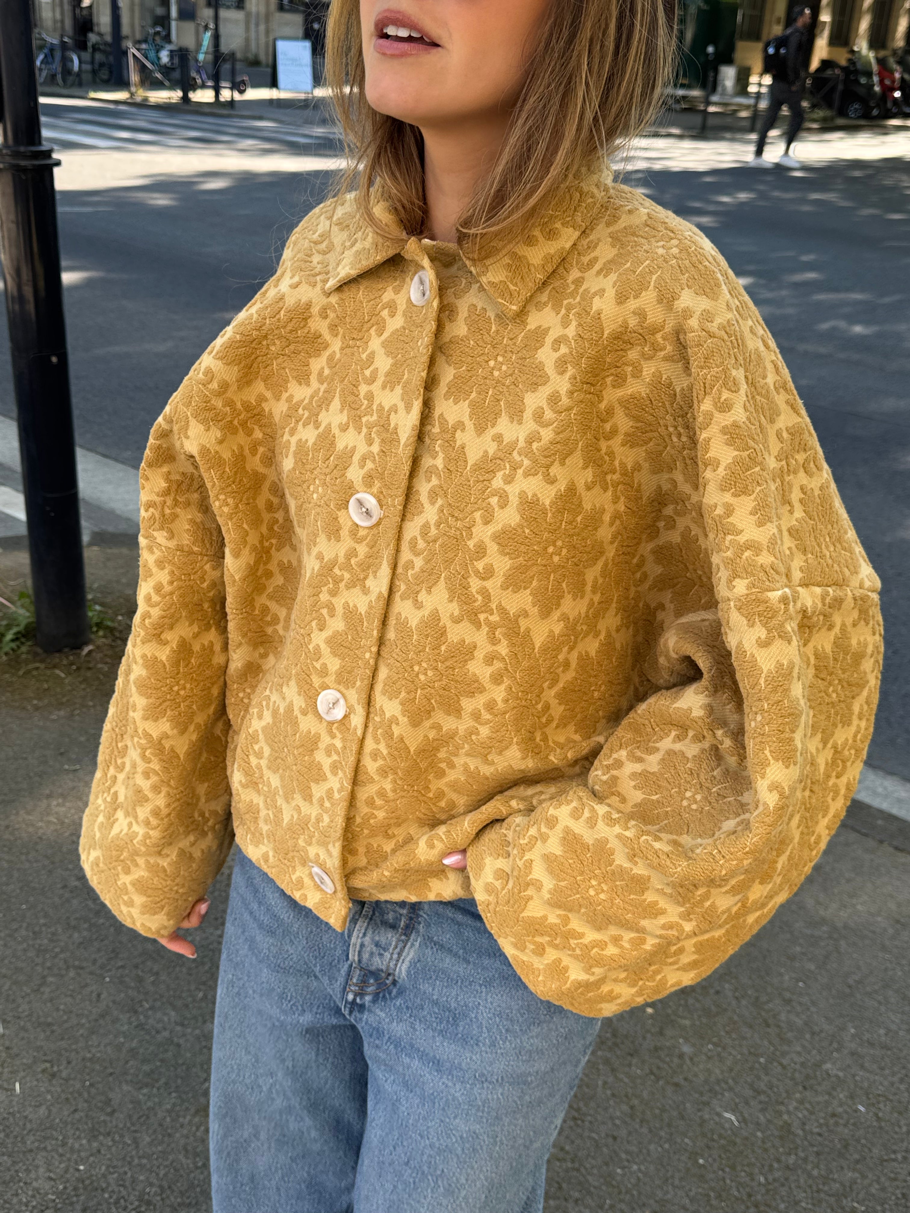 Bomber upcyclé jaune pâle à motifs texturés vintage
