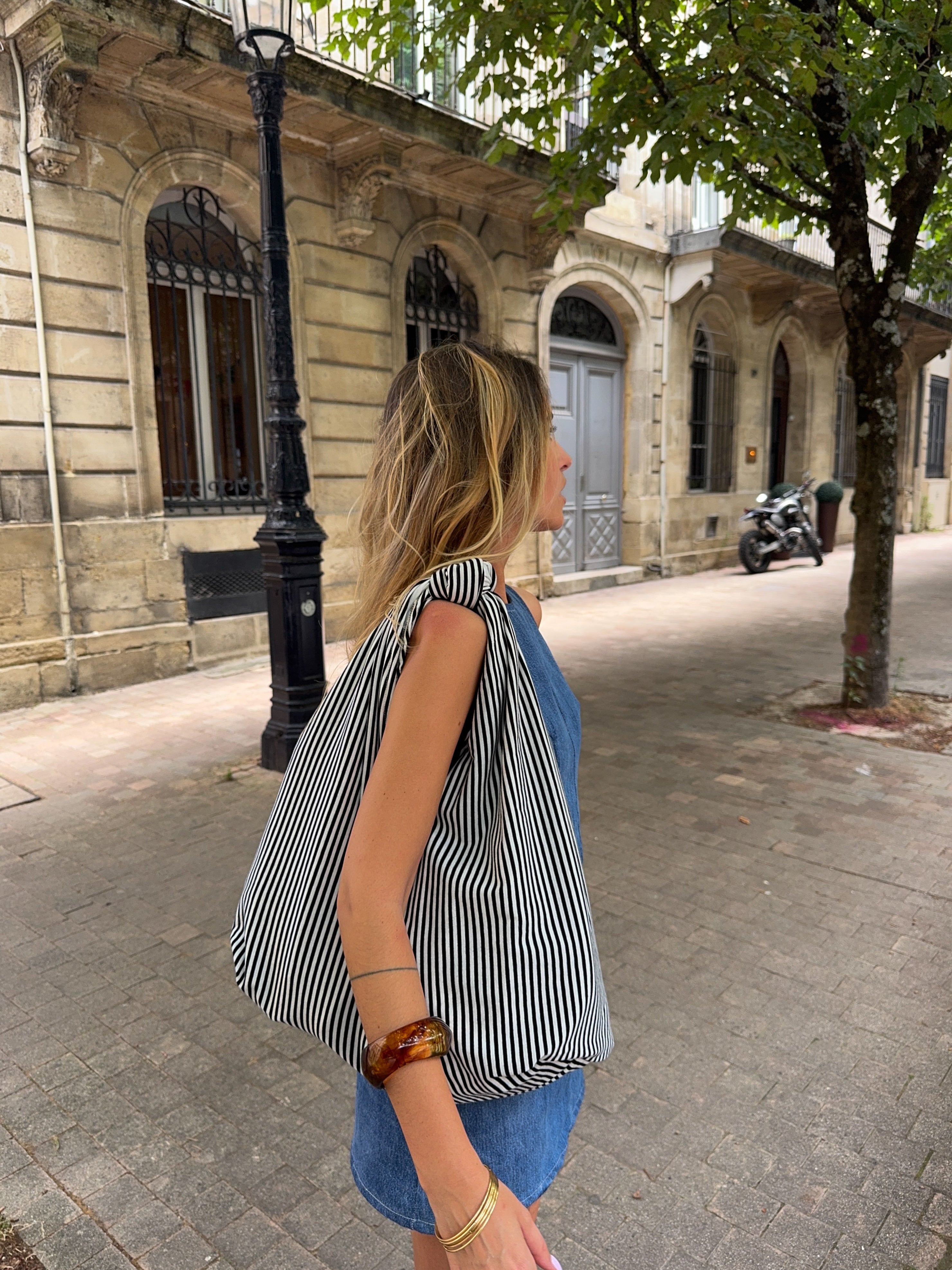 Sac nœud à rayures blanches et noires