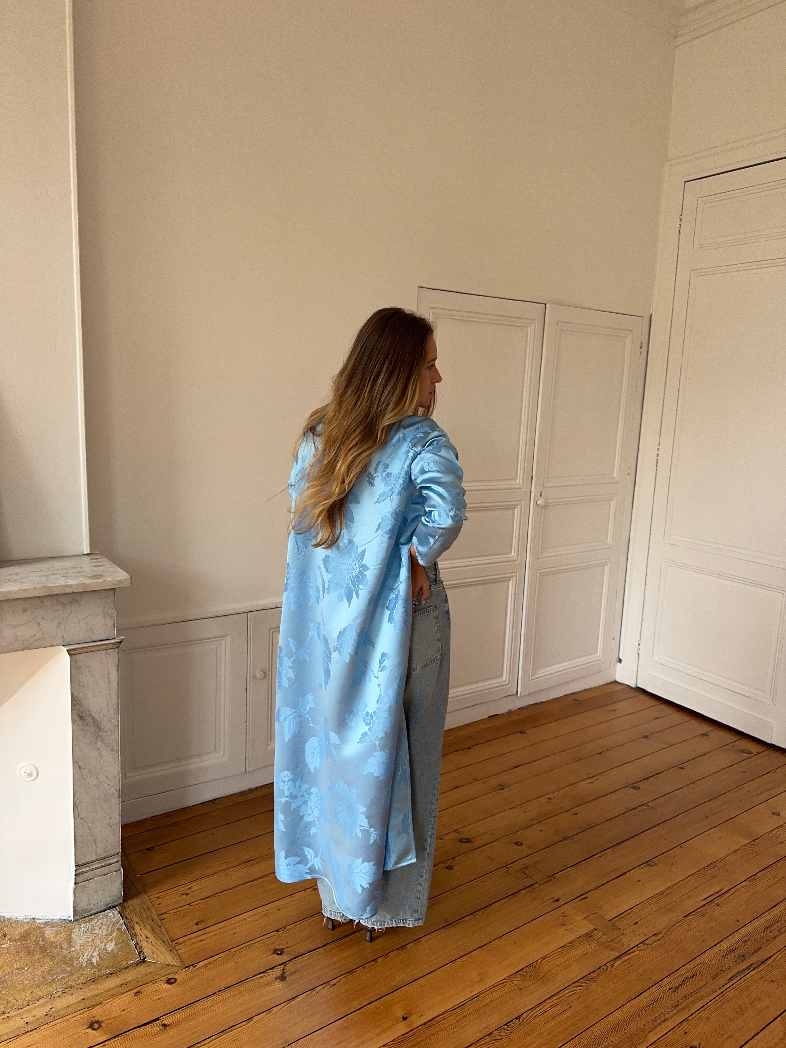 Veste longue upcyclée satinée bleue - M
