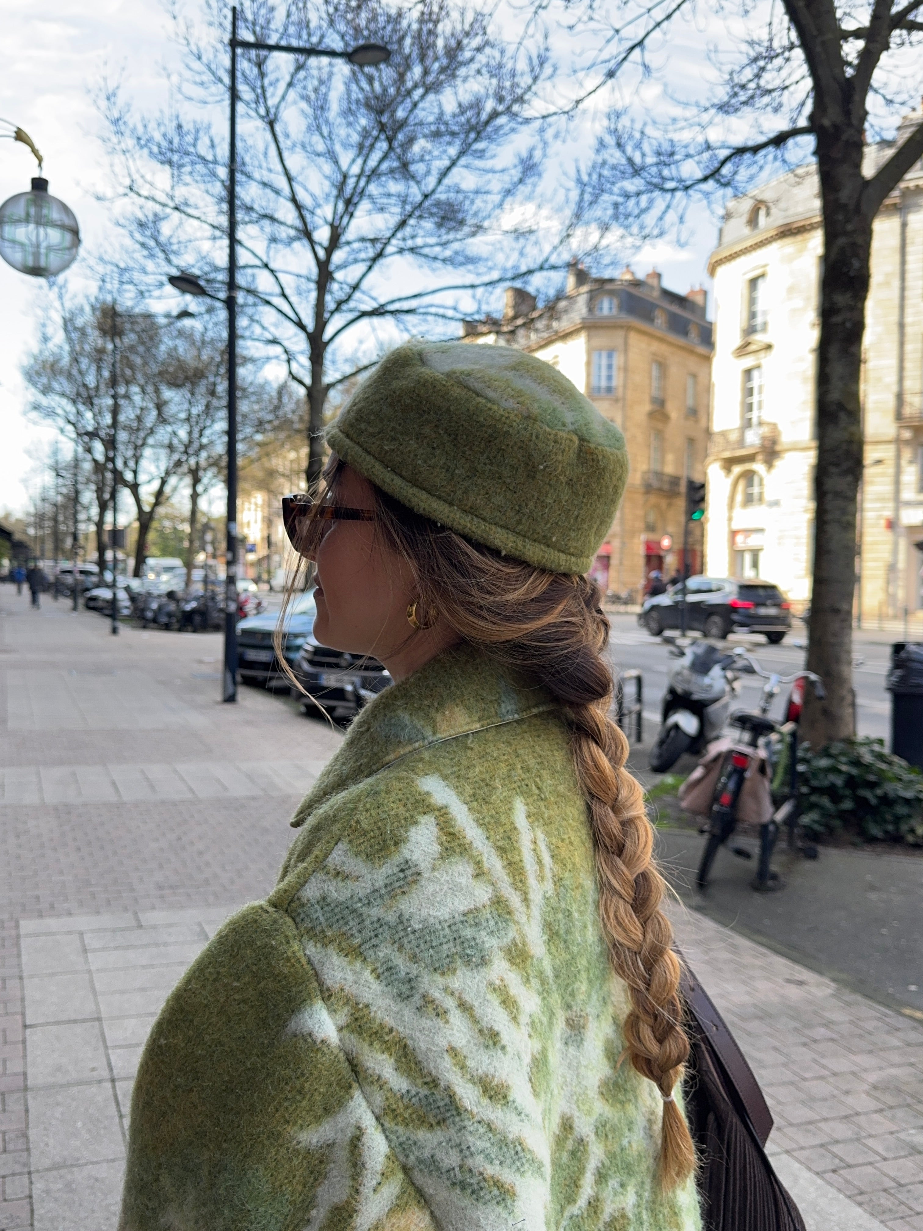 Chapeau upcyclé laine verte à motifs vintage