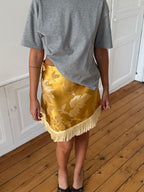 Jupe upcyclée satinée dorée et franges