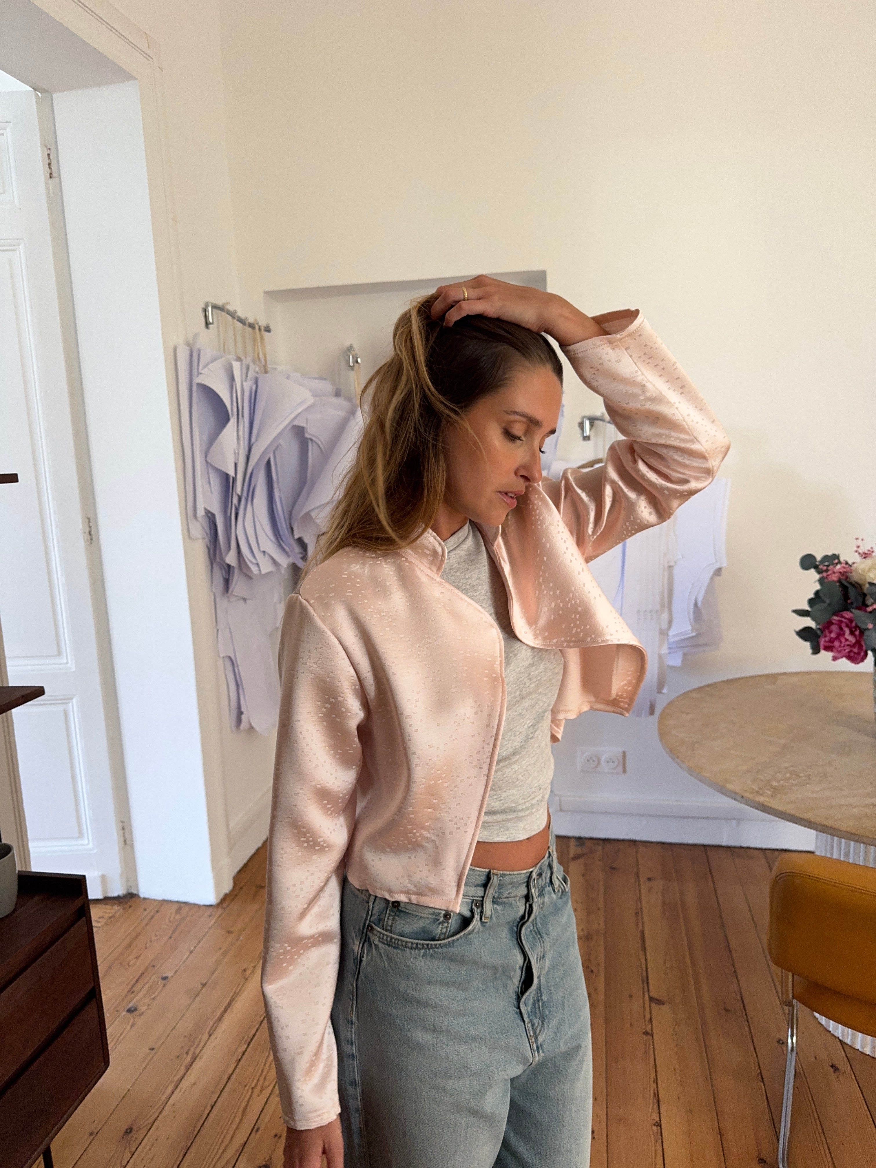 Veste courte upcyclée satinée rose - M