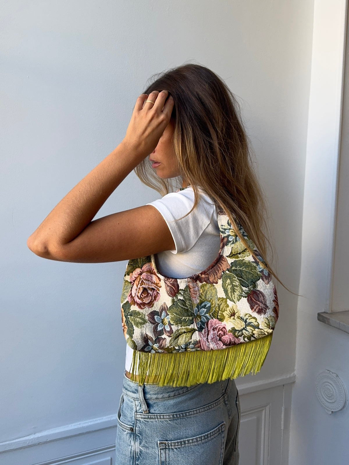 Sac upcyclé à fleurs et franges