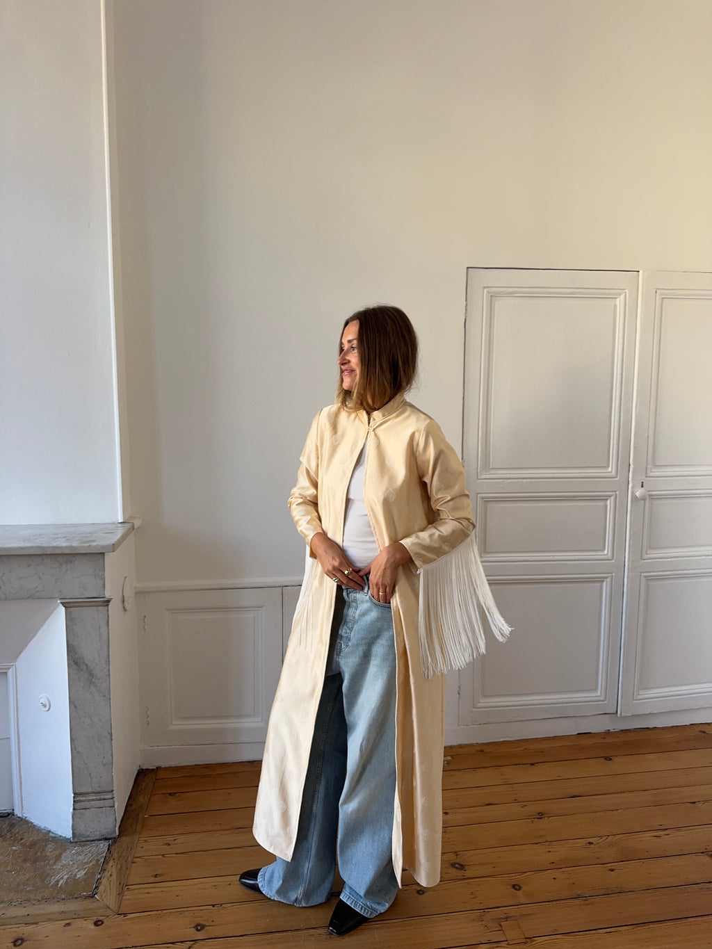 Veste longue upcyclée satinée crème et franges