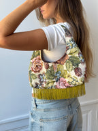 Sac upcyclé à fleurs et franges