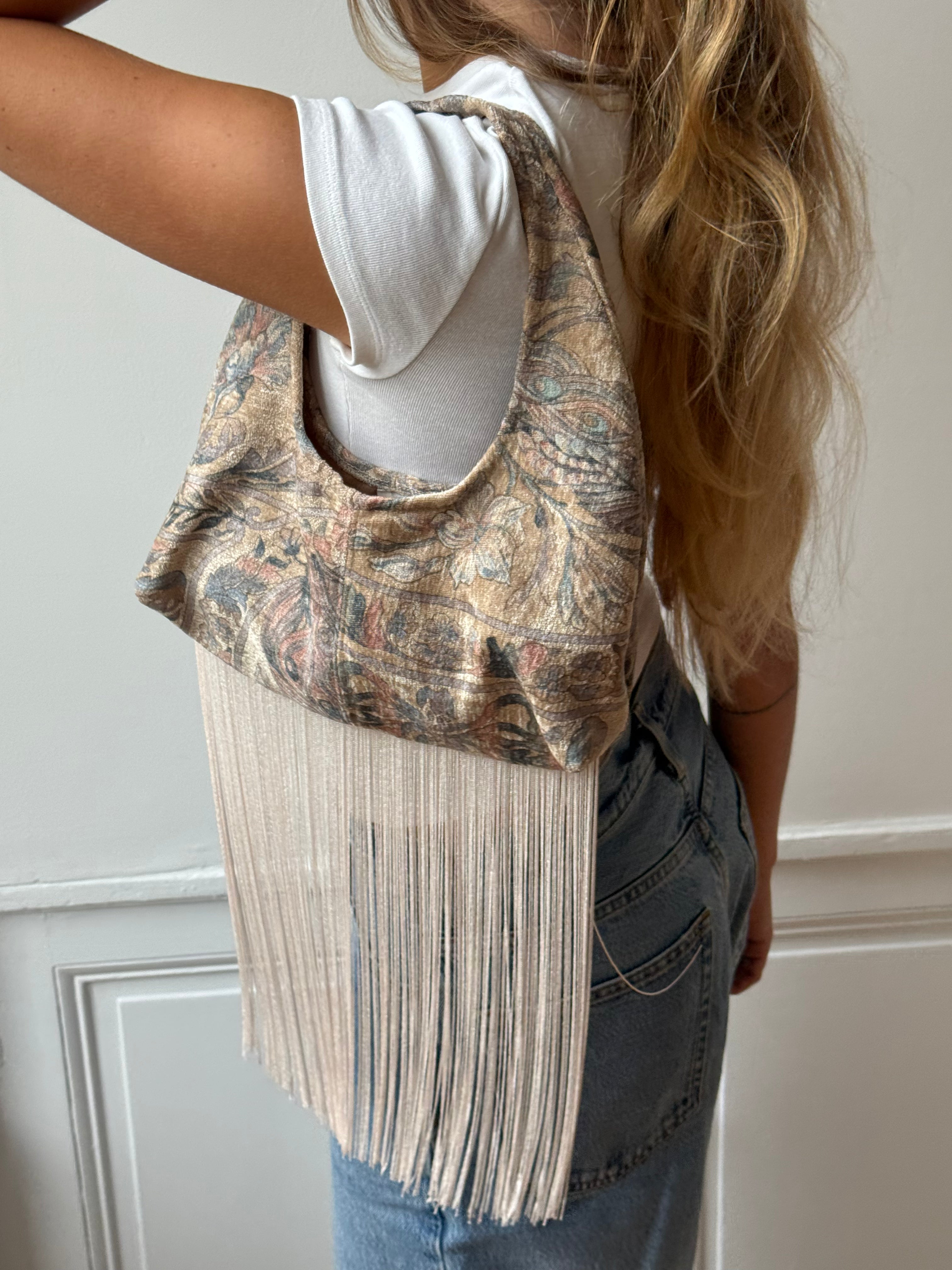 Sac upcyclé à motifs et franges