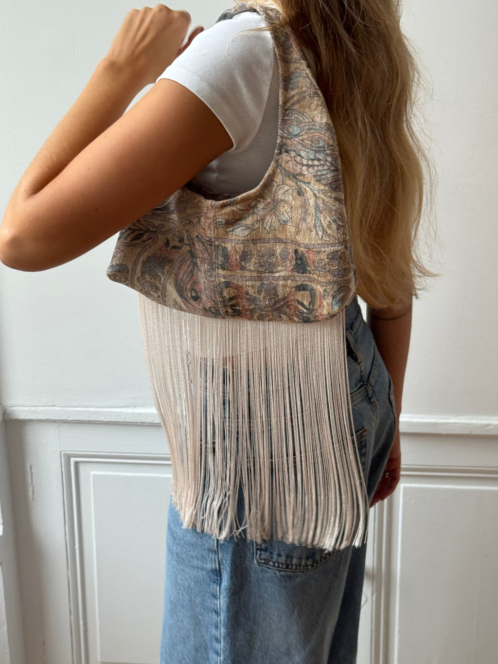 Sac upcyclé à motifs et franges