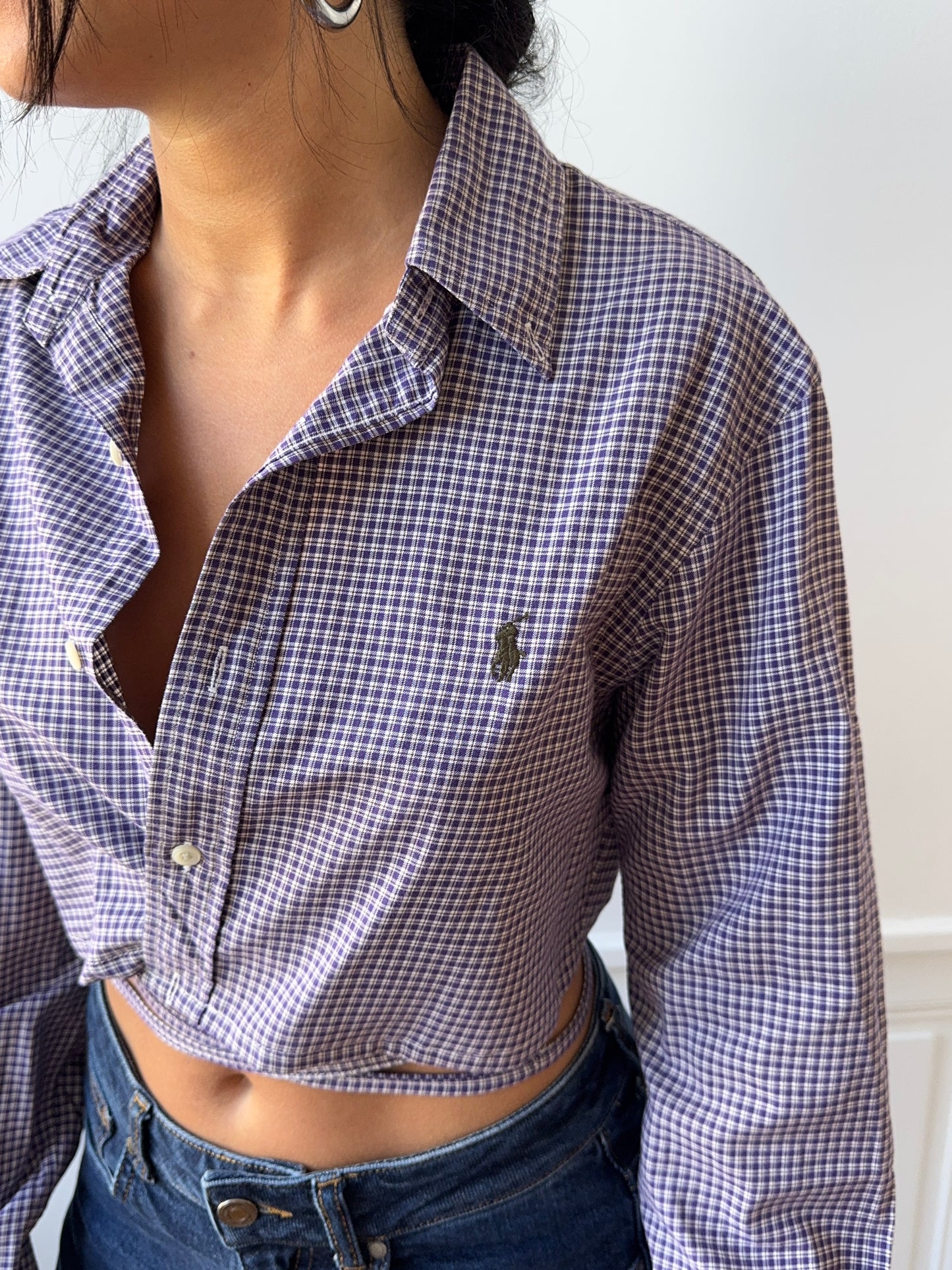 Chemise upcyclée dos nu violette à petits carreaux