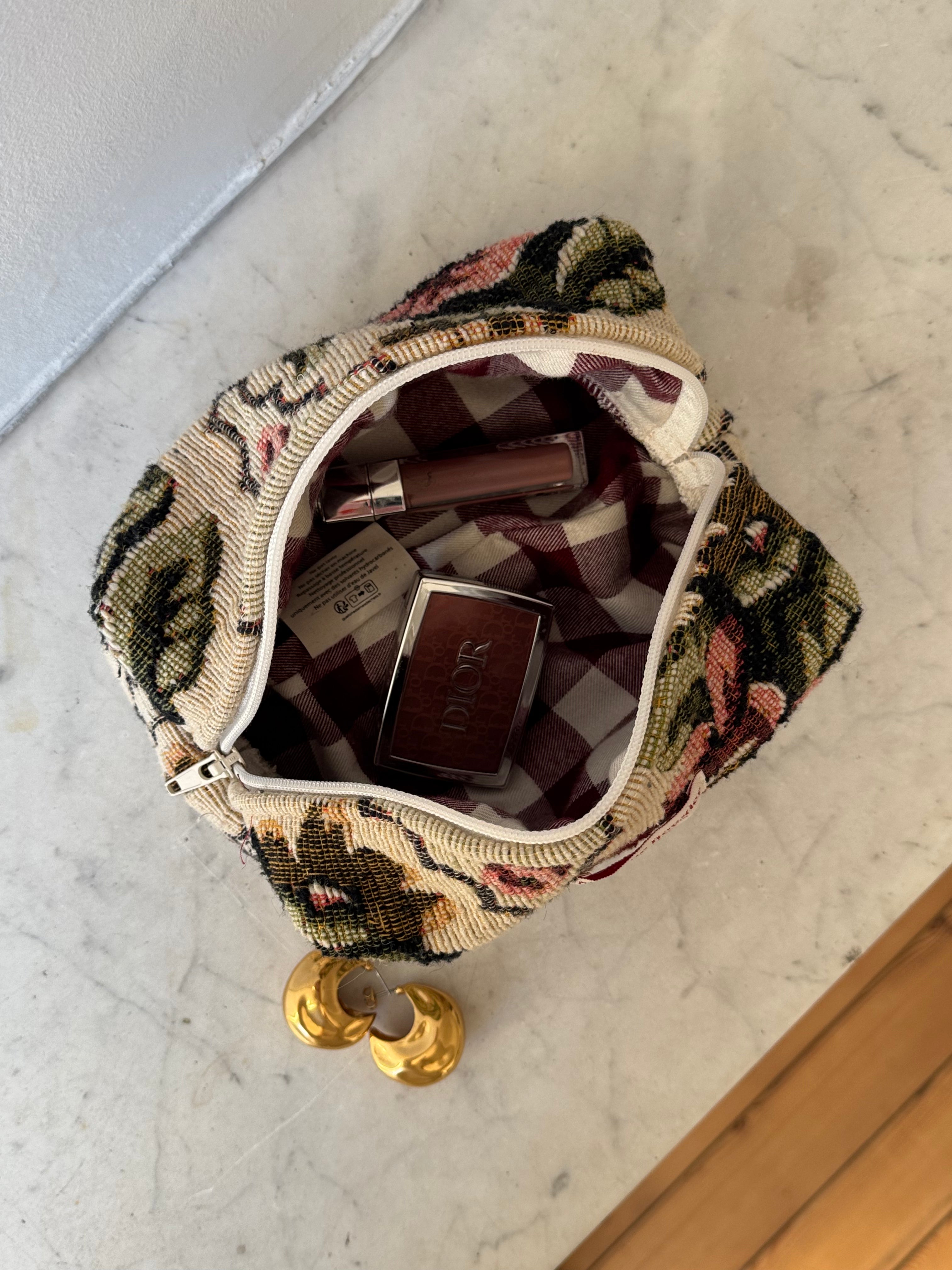 Trousse upcyclée à fleurs vintage