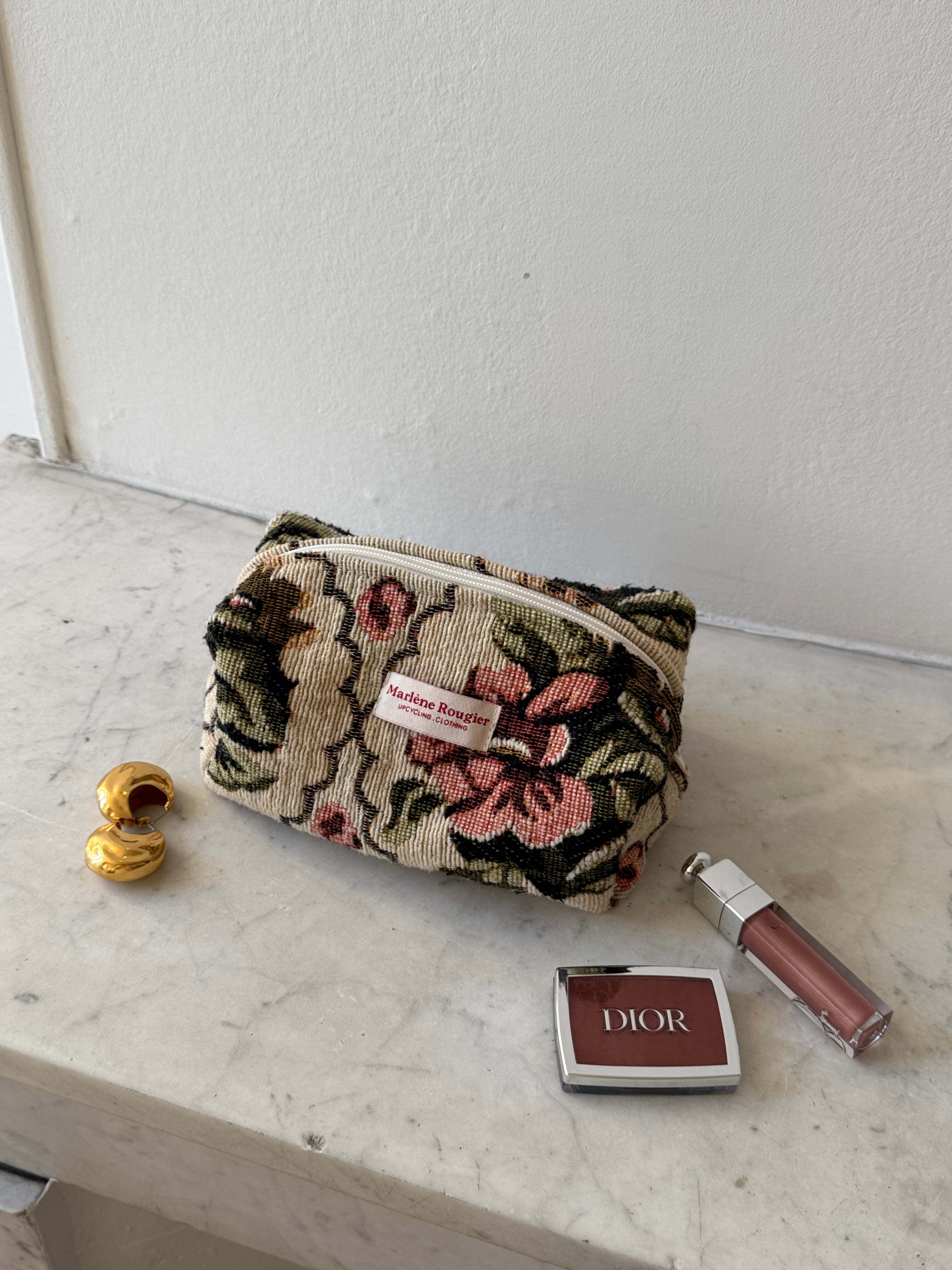 Trousse upcyclée à fleurs vintage