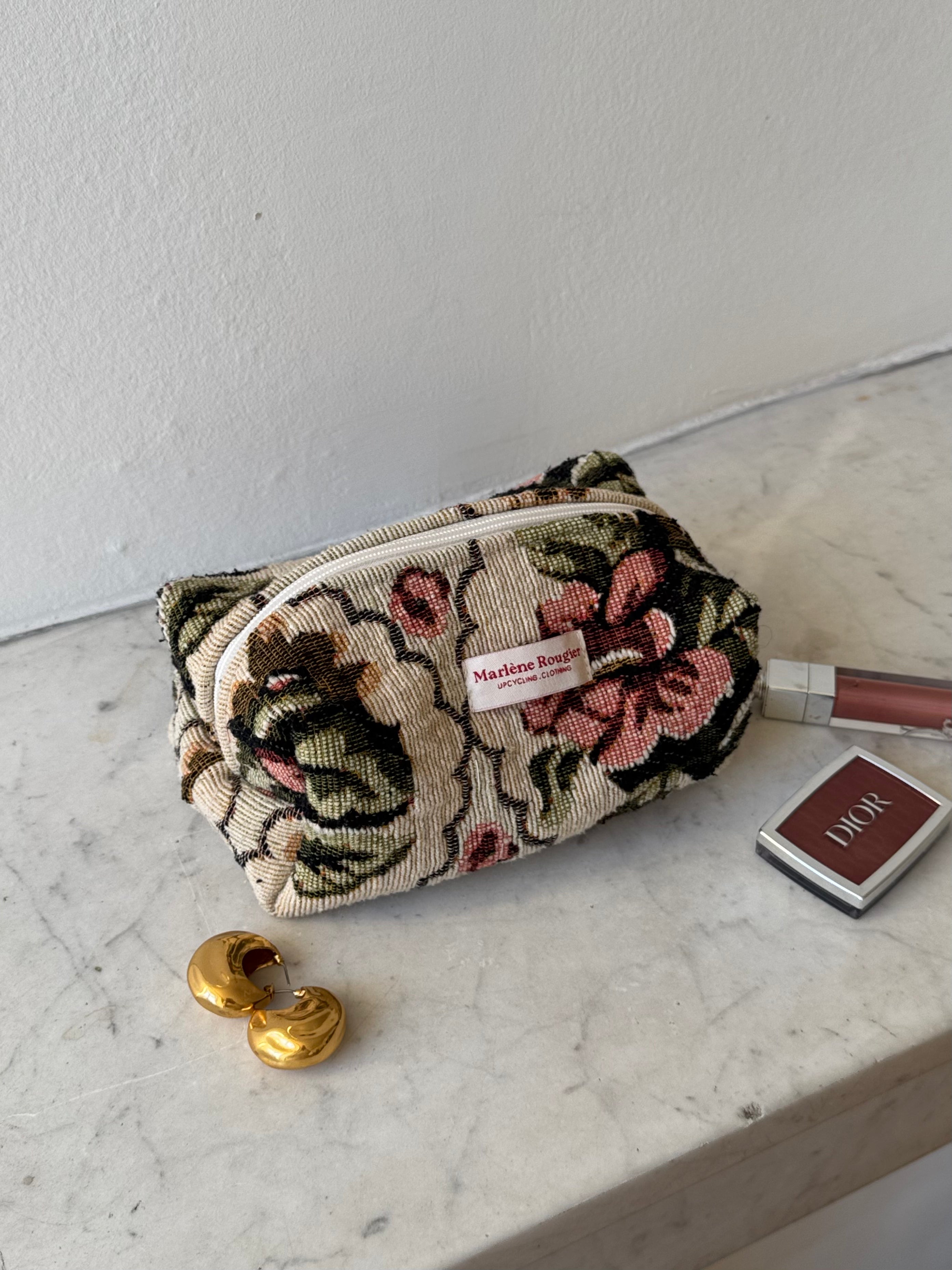 Trousse upcyclée à fleurs vintage