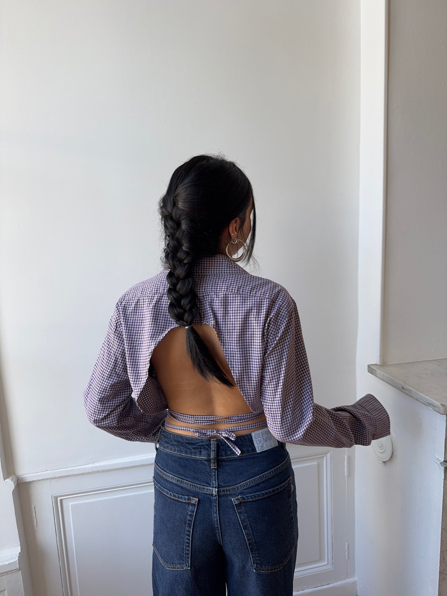 Chemise upcyclée dos nu violette à petits carreaux