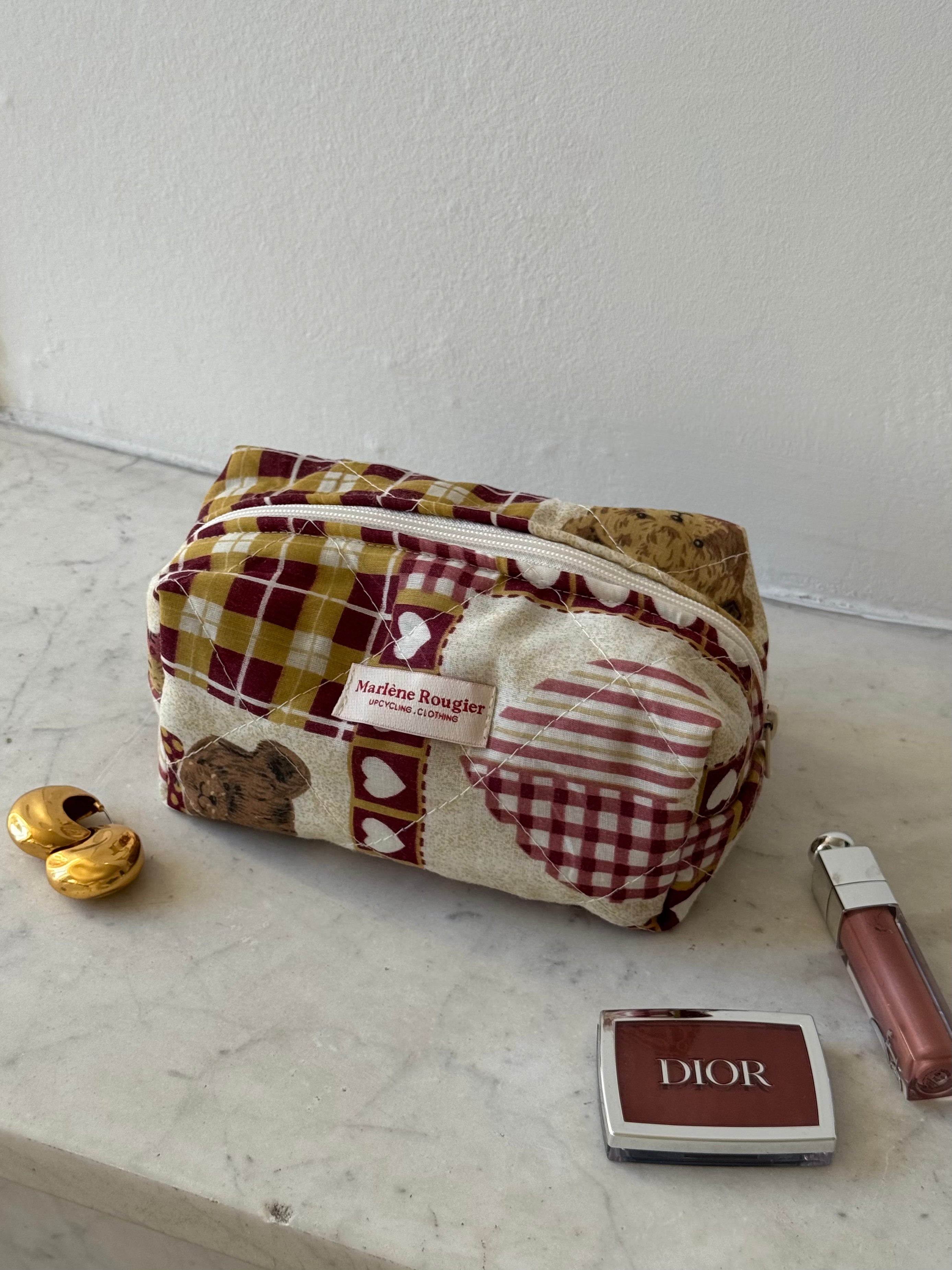 Trousse upcyclée matelassée à motifs