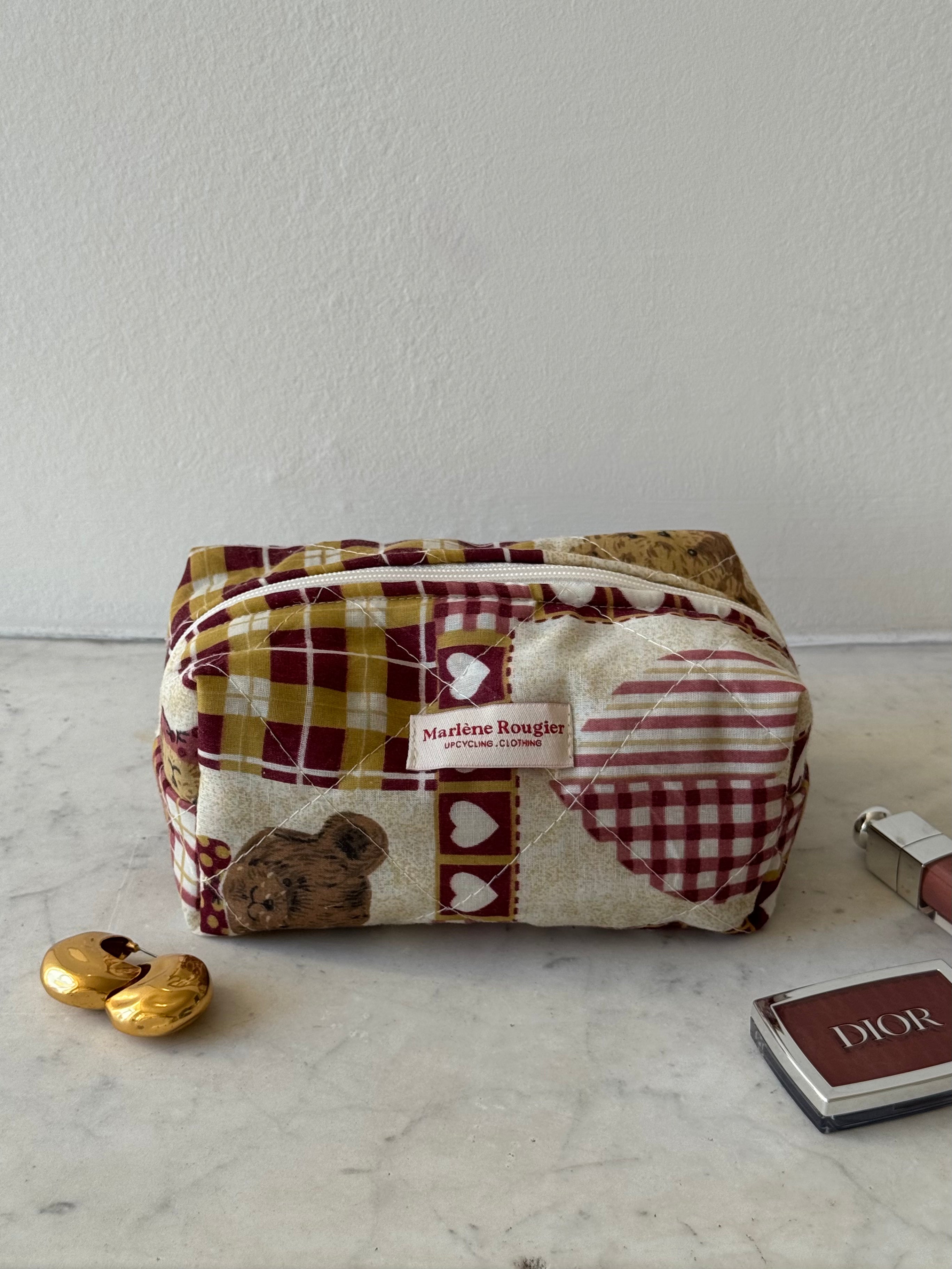 Trousse upcyclée matelassée à motifs