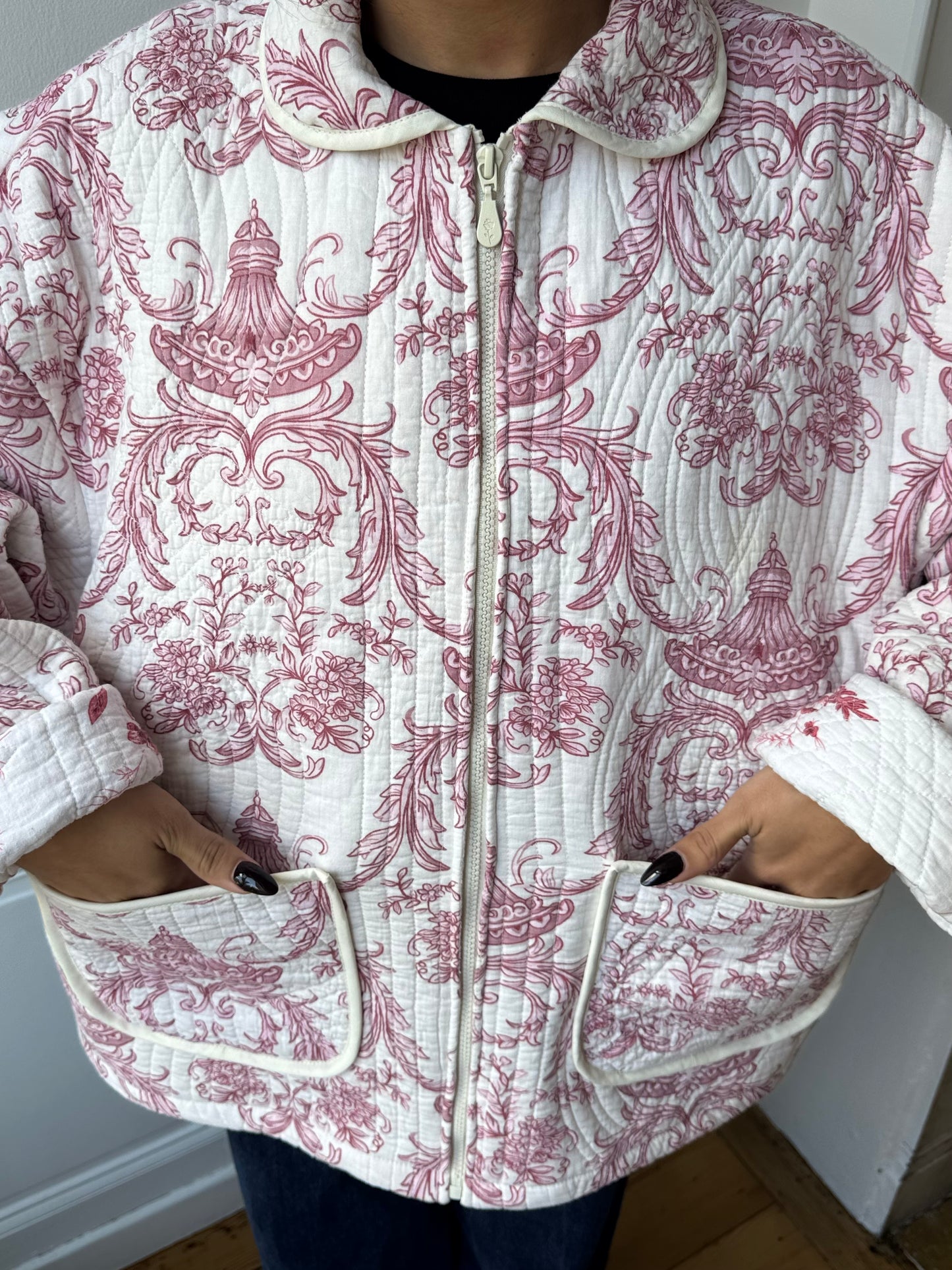 Veste upcyclée matelassée blanche à motifs