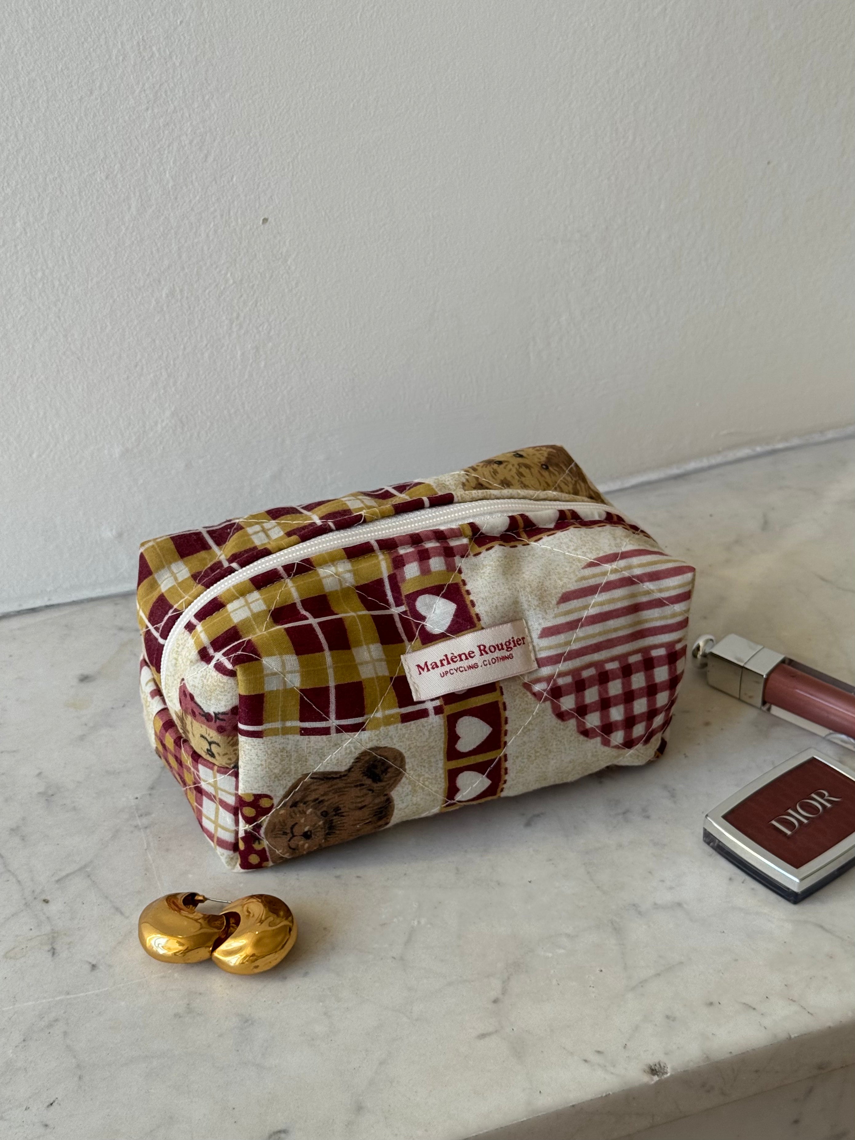 Trousse upcyclée matelassée à motifs