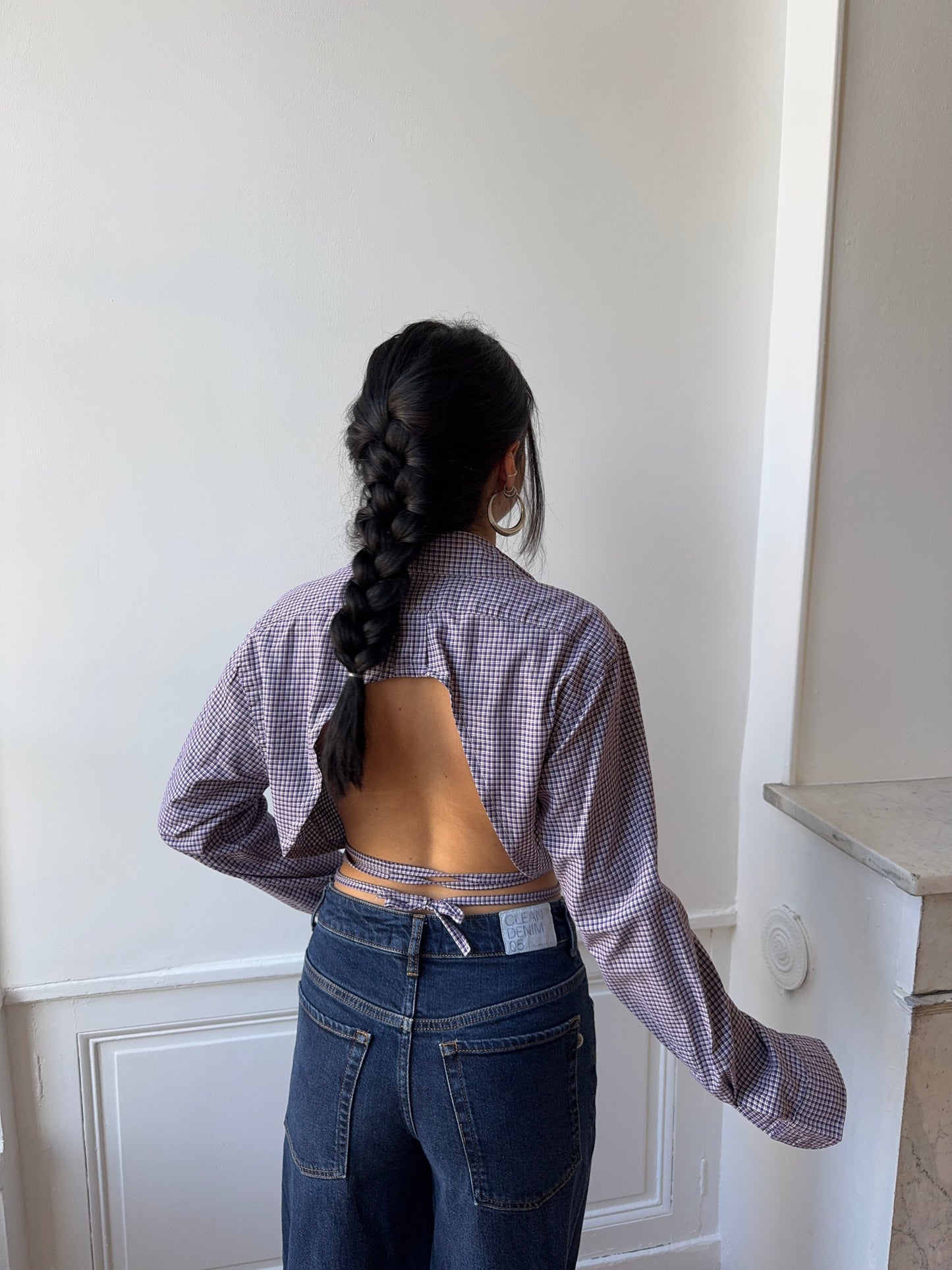 Chemise upcyclée dos nu violette à petits carreaux