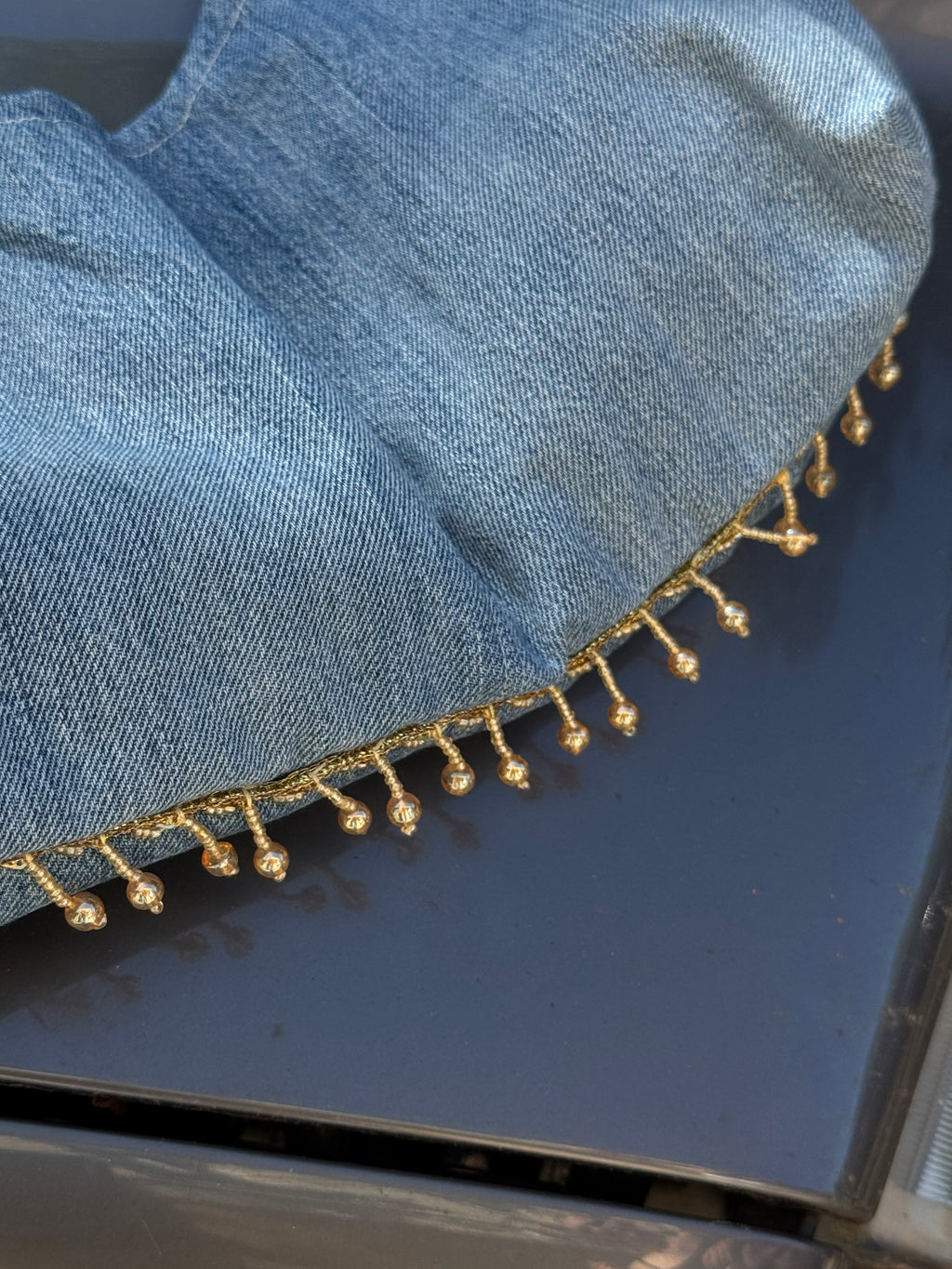 Sac upcyclé denim et perles vintage - petit