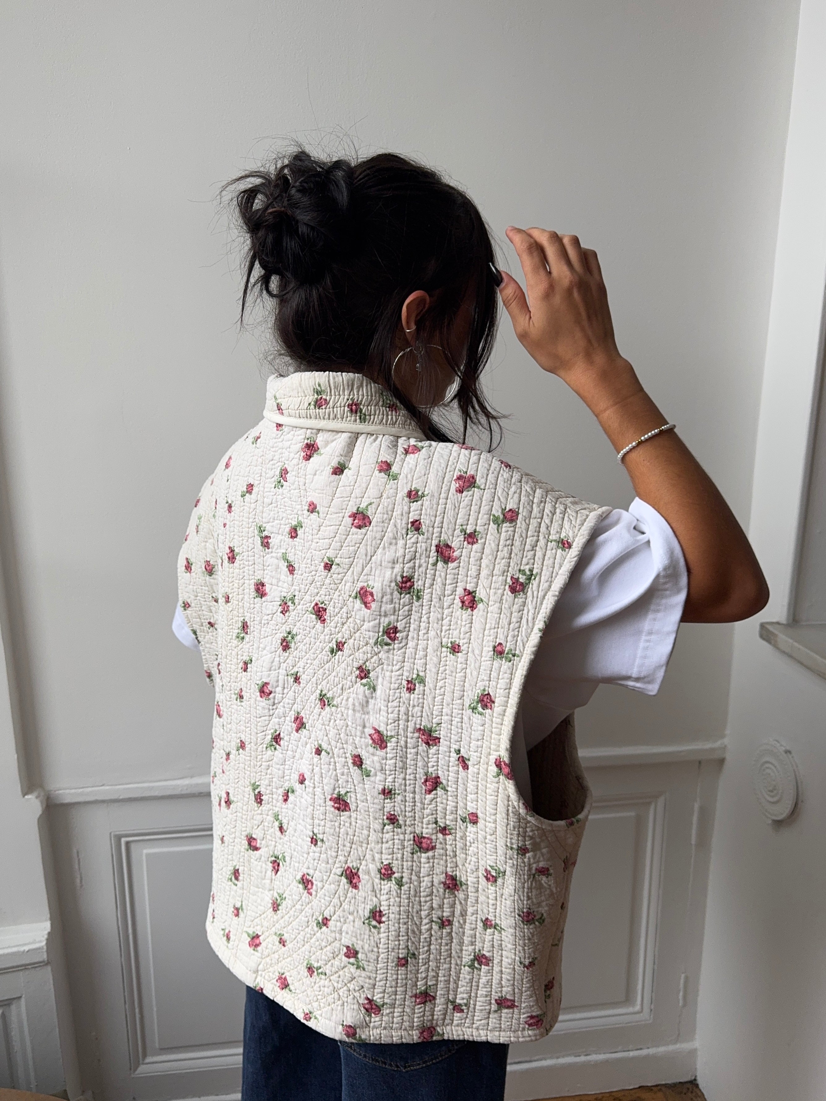 Veste sans manches upcyclée matelassée fleurie