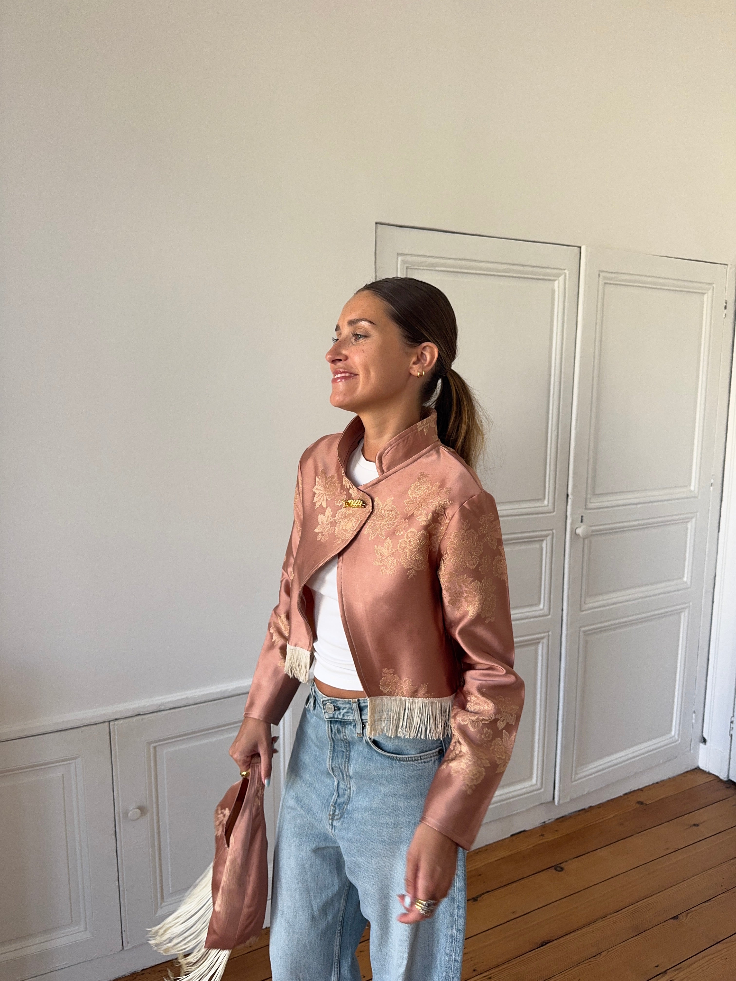 Veste courte upcyclée satinée cuivrée et franges