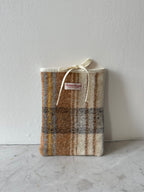 Pochette livre upcyclée laine à carreaux vintage