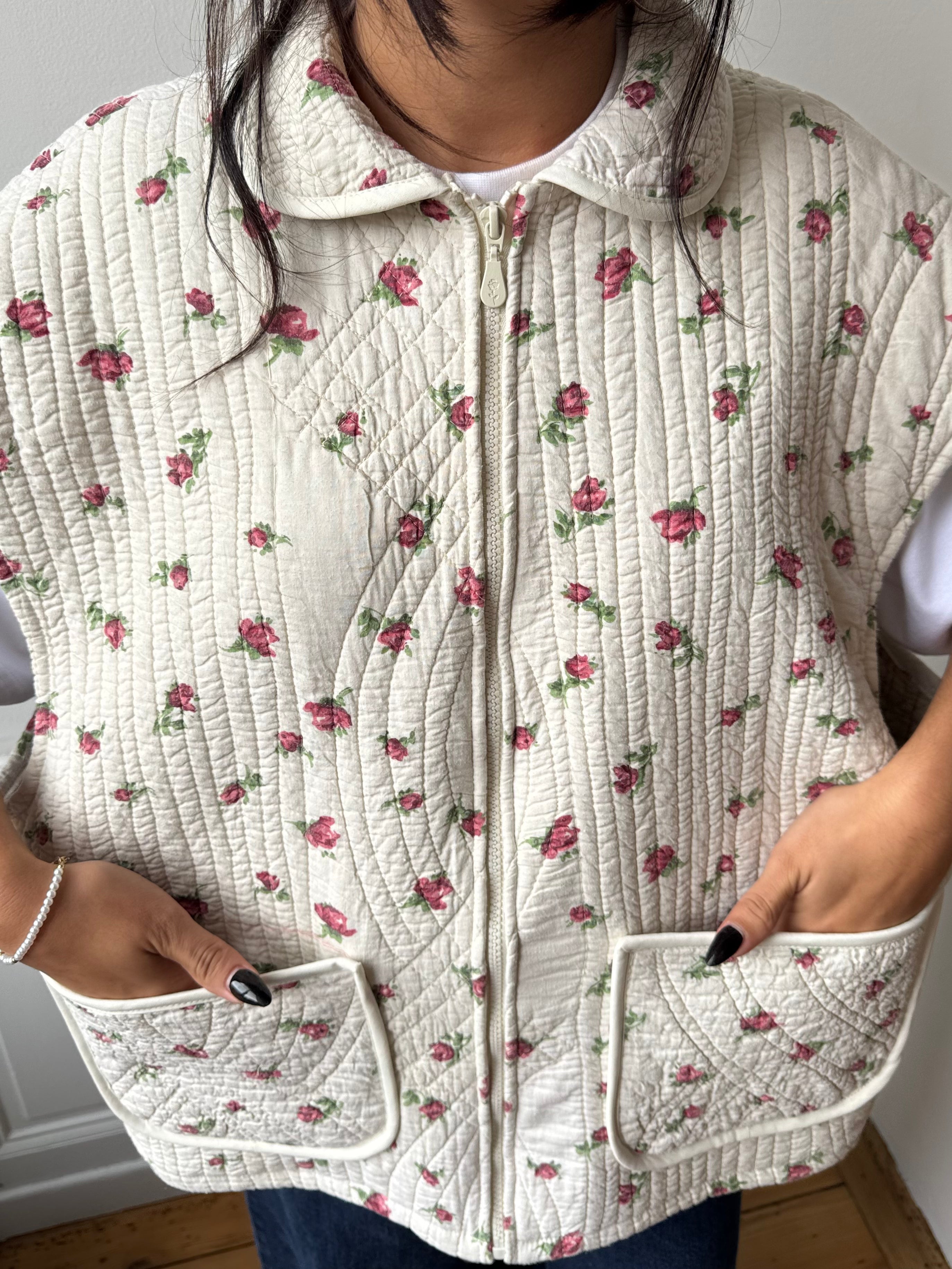 Veste sans manches upcyclée matelassée fleurie