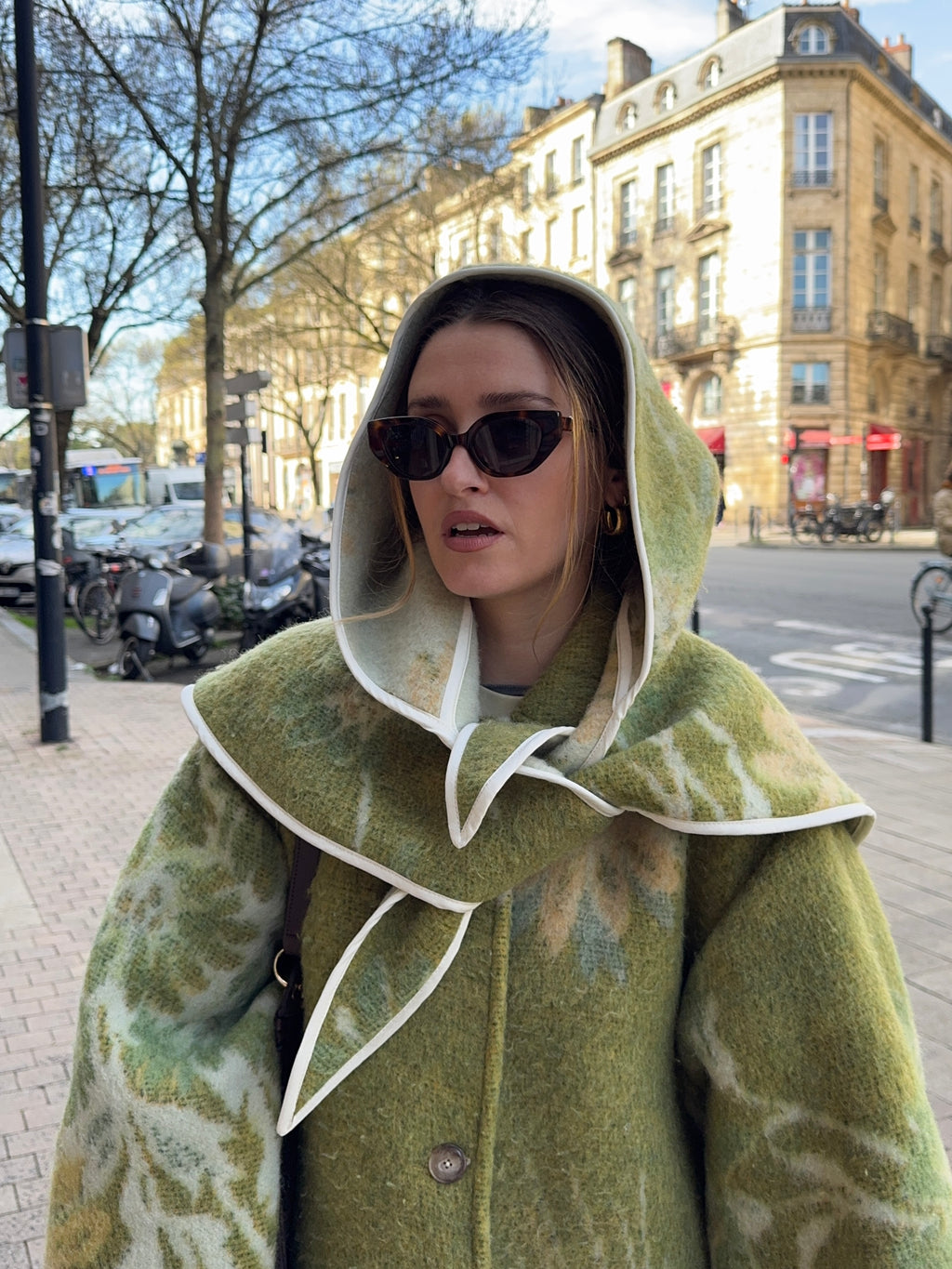 Capuche upcyclée laine verte à motifs vintage