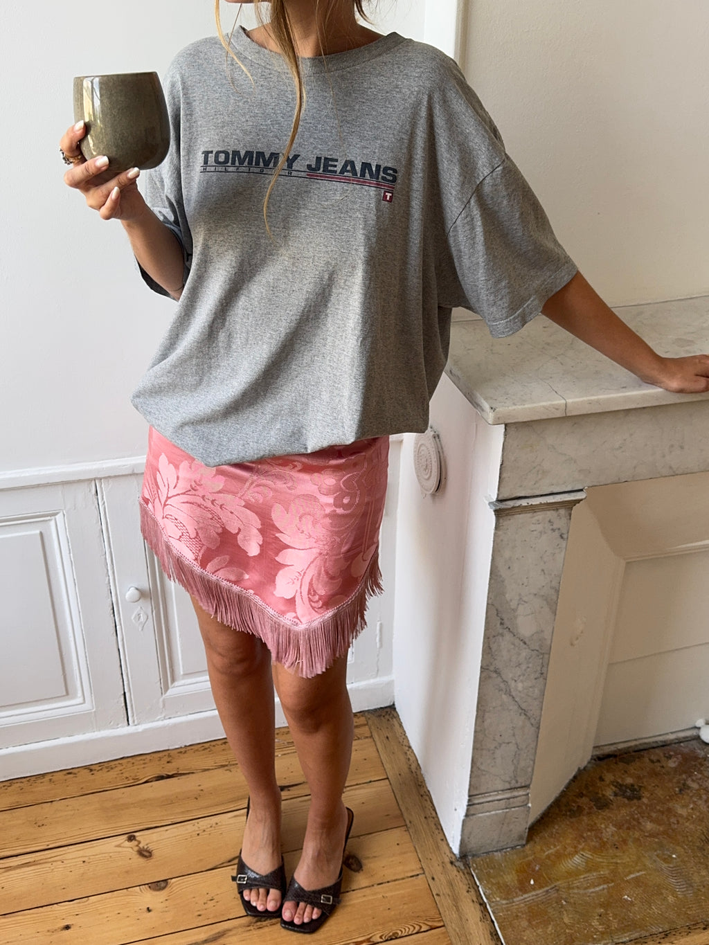 Jupe upcyclée satinée rose et franges