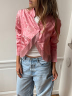 Veste courte upcyclée satinée rose et franges