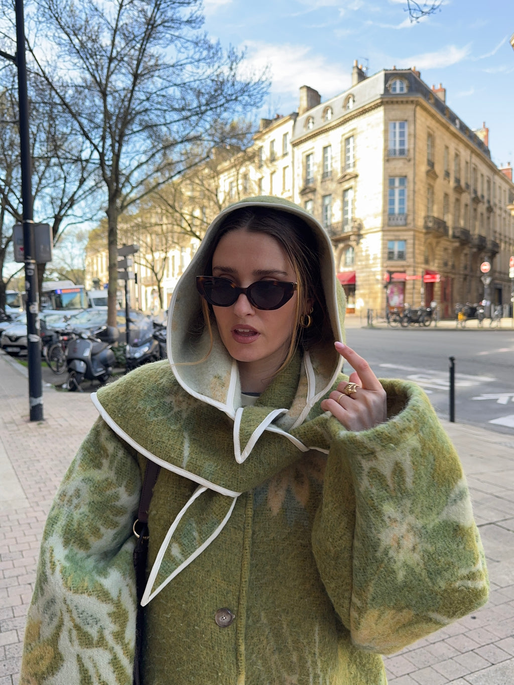 Capuche upcyclée laine verte à motifs vintage