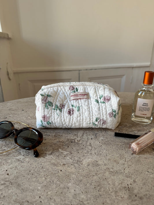 Trousse upcyclée matelassée blanche à fleurs