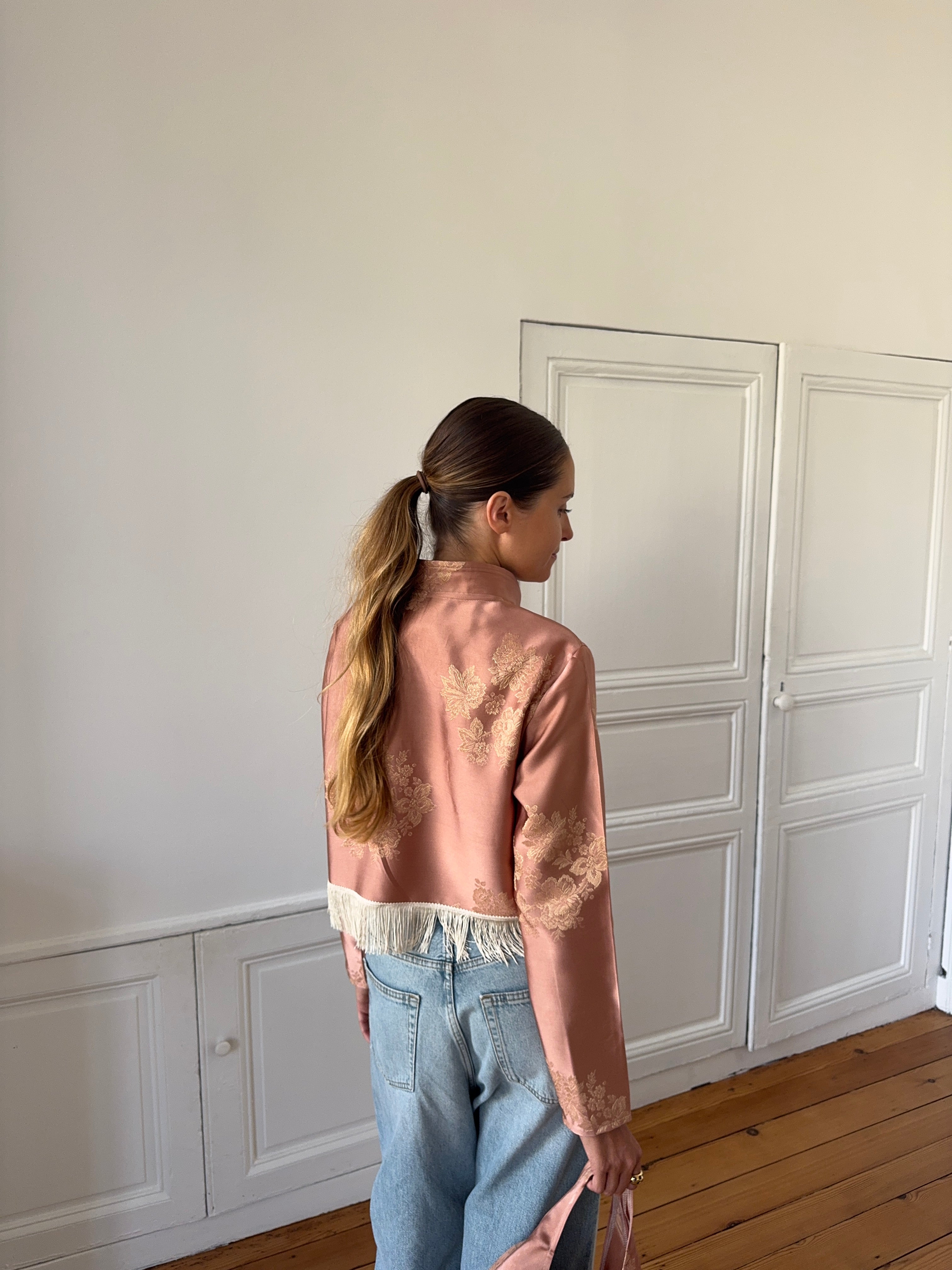 Veste courte upcyclée satinée cuivrée et franges