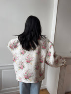 Veste upcyclée matelassée blanche à fleurs