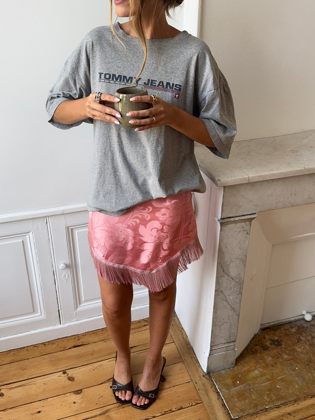 Jupe upcyclée satinée rose et franges