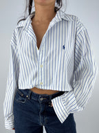 Chemise upcyclée dos nu blanche à rayures bleues