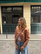 Veste courte upcyclée satinée cuivrée à motifs vintage