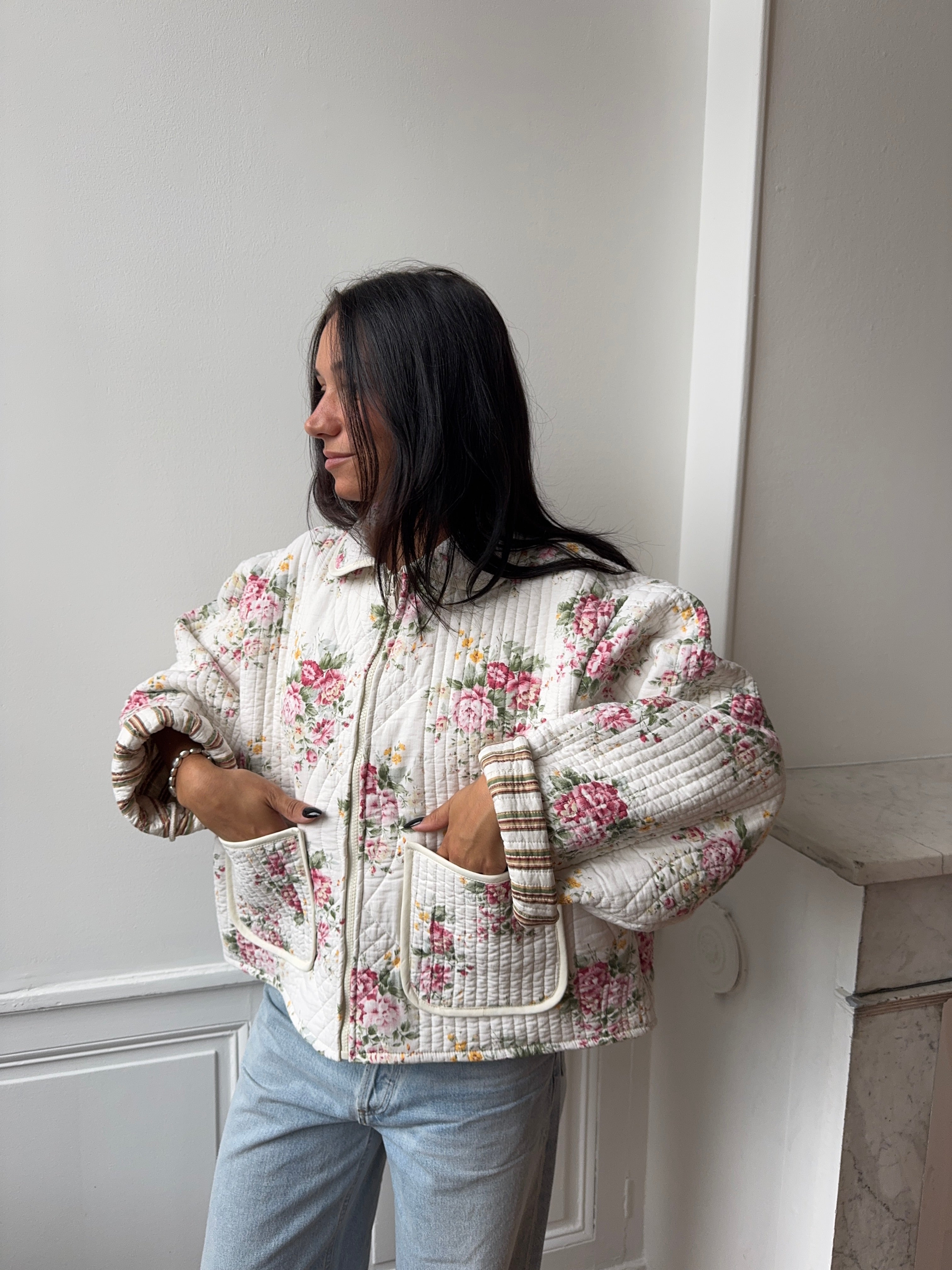 Veste upcyclée matelassée blanche à fleurs