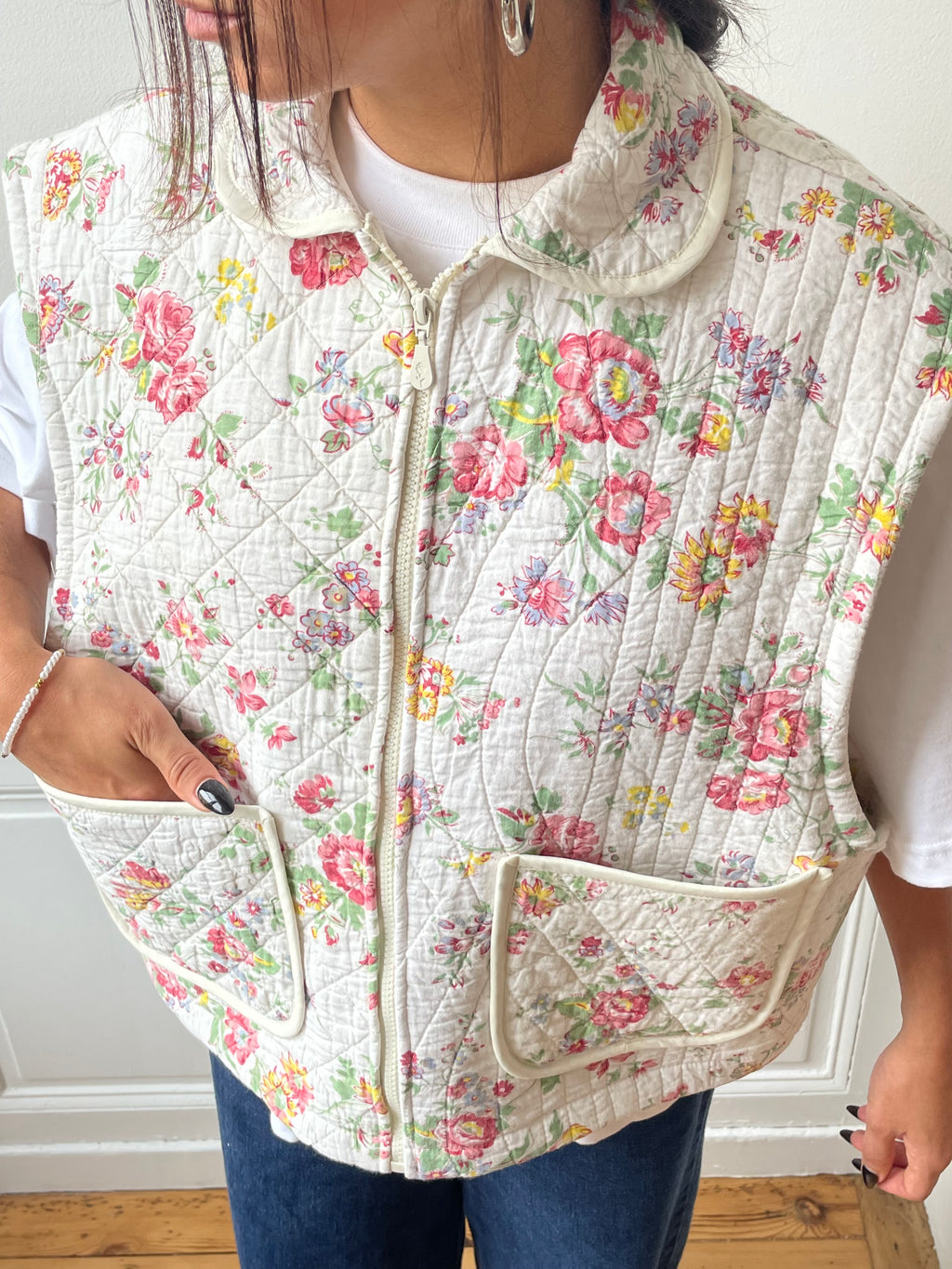 Veste sans manches upcyclée matelassée à fleurs