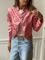 Veste courte upcyclée satinée rose et franges