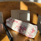 Trousse upcyclée matelassée blanche à fleurs