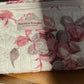 Trousse upcyclée matelassée blanche à fleurs