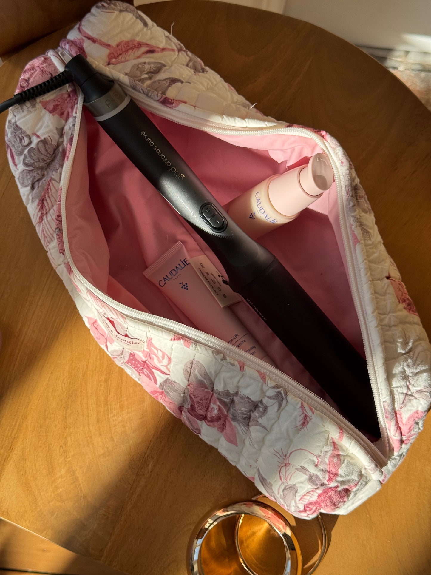 Trousse upcyclée matelassée blanche à fleurs
