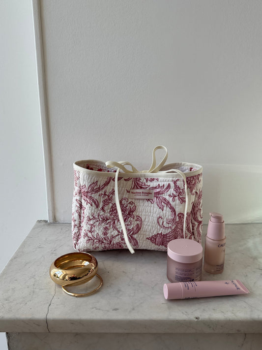 Trousse upcyclée matelassée blanche à motifs