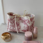 Trousse upcyclée matelassée blanche à motifs