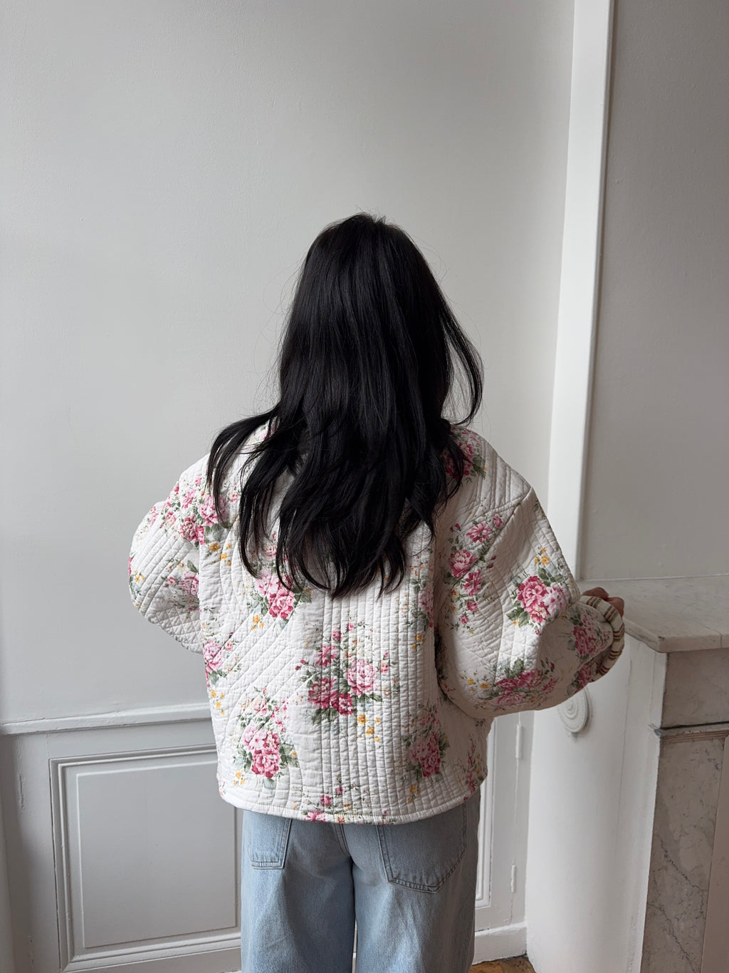 Veste upcyclée matelassée blanche à fleurs