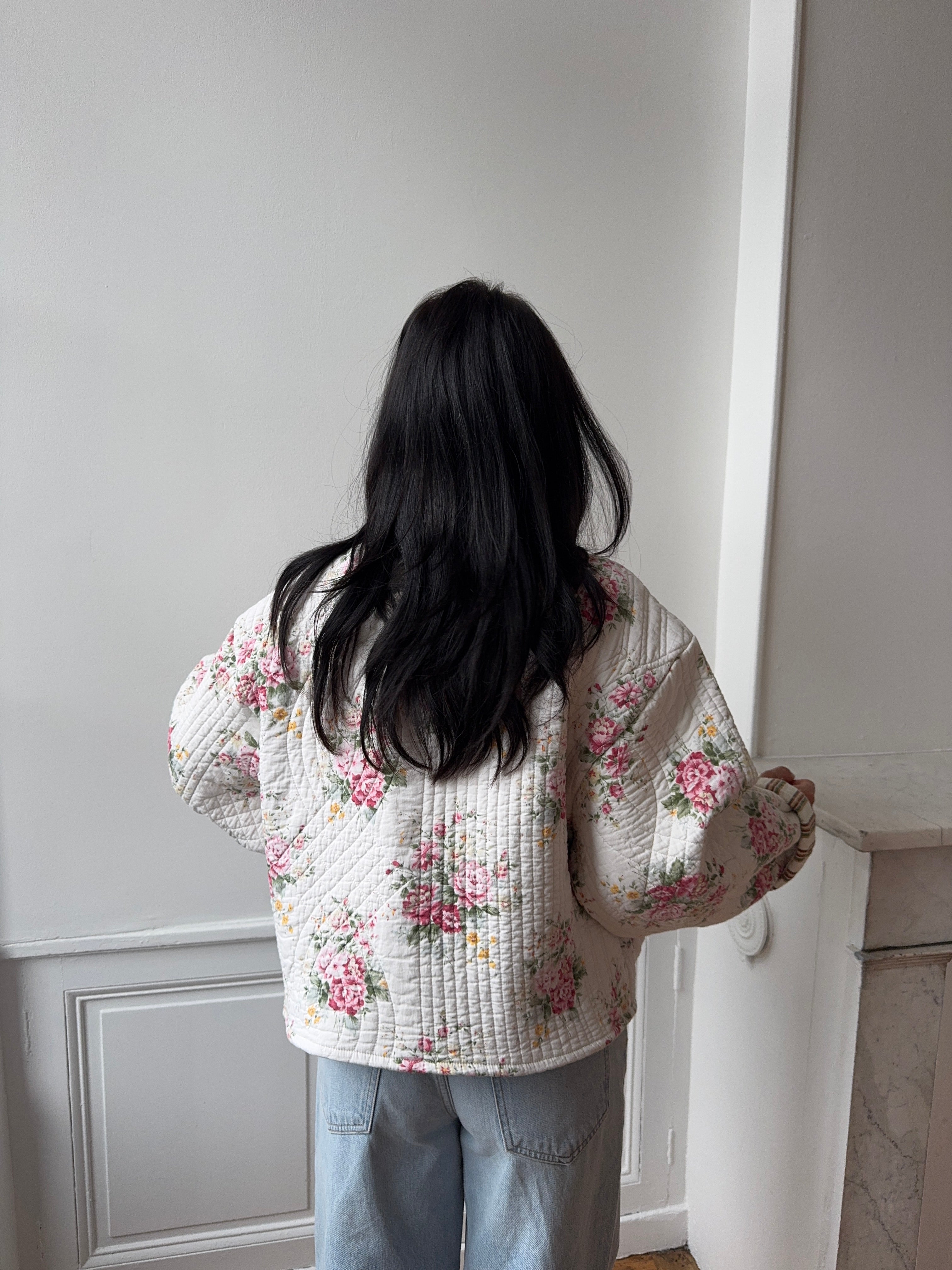 Veste upcyclée matelassée blanche à fleurs