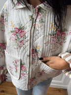 Veste upcyclée matelassée blanche à fleurs