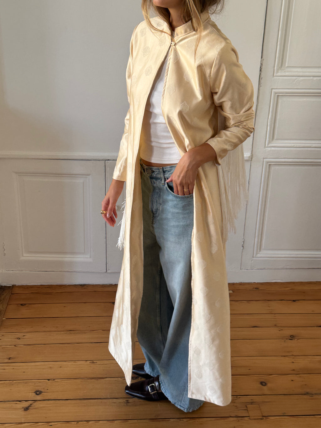 Veste longue upcyclée satinée crème et franges