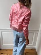 Veste courte upcyclée satinée rose et franges