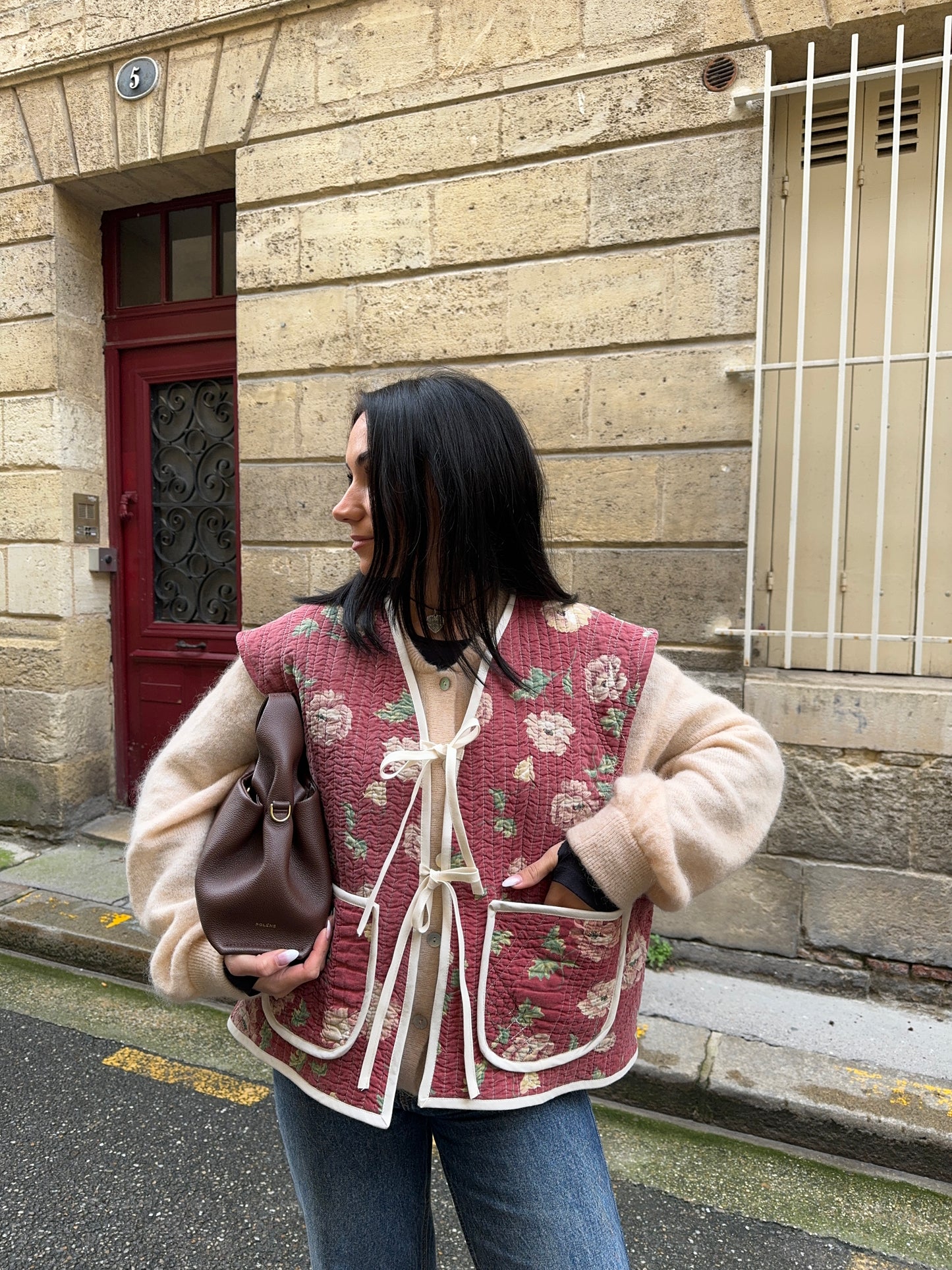 Veste sans manches upcyclée matelassée bordeaux fleurie